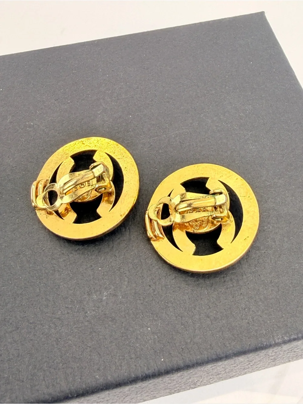 CHANEL Vintage CC Turnlock Logo Round Clip On Earrings